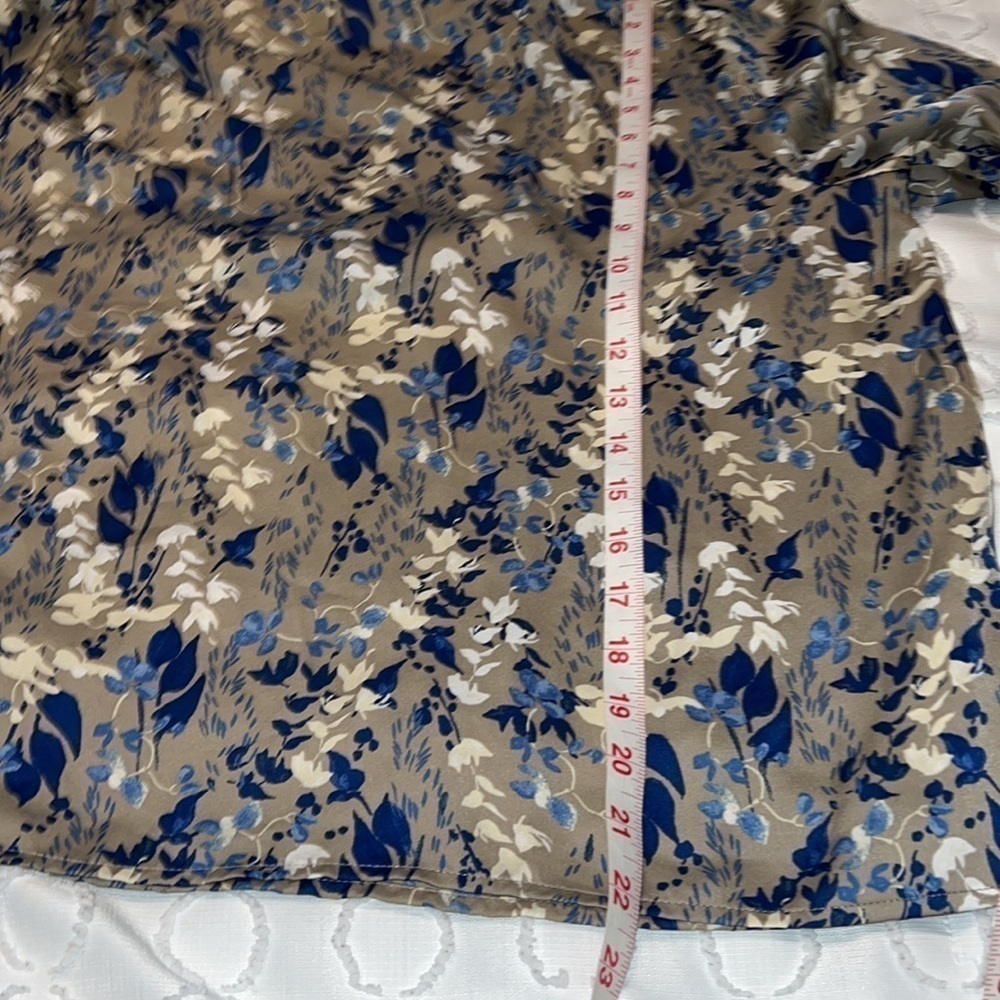 *Womens medium blouse - Picture 4 of 4